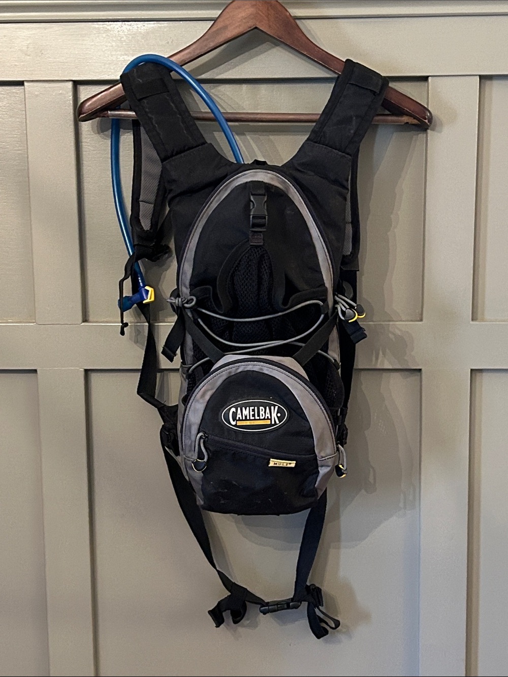 Camelbak M.U.L.E. Hydration Backpack 2 Liter 70 Oz Bladder Outdoor Hiking Bike